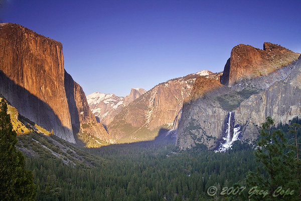 Sunset alpenglow lighting up the granite walls of yosemite valley including el capitan and half dome seen from tunnel view